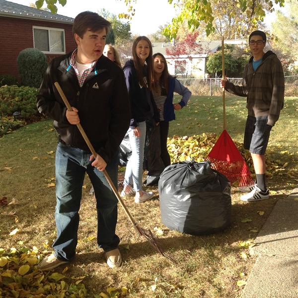 Key Club Serves the Community