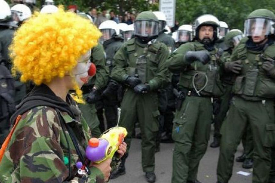 Killer Clowns Create Scare Just Before Halloween