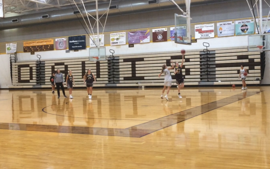 Girls+Basketball+Prepares+for+Upcoming+Season