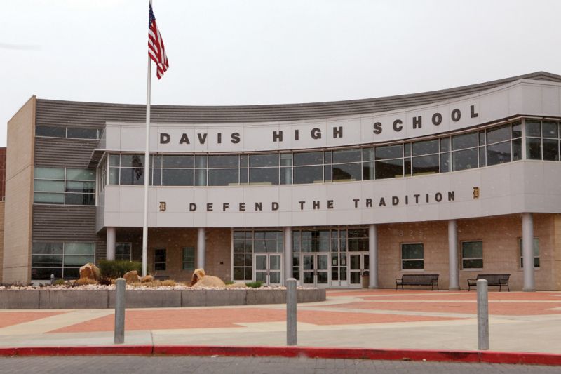 Should parking at davis be free?