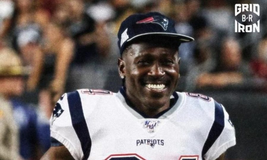 Photo+cred%3A+https%3A%2F%2Fwww.heraldandnews.com%2Fsports%2Fprofessional%2Fnfl%2Fpluck-rule-antonio-brown-heads-to-the-patriots-after-raiders%2Farticle_90f6a72a-bda4-5601-85eb-b17d40f51ef7.html+