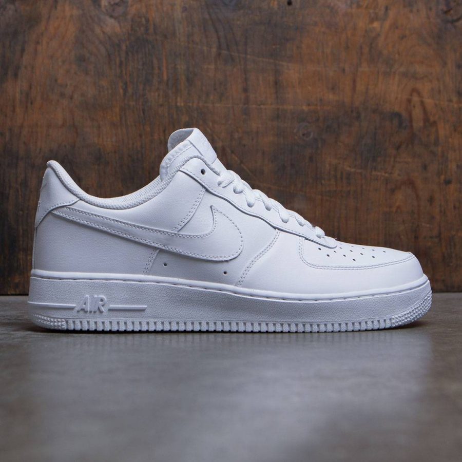 photo cred: http://www.baitme.com/nike-air-force-1-07-low-white-white-ni315122-111-100 