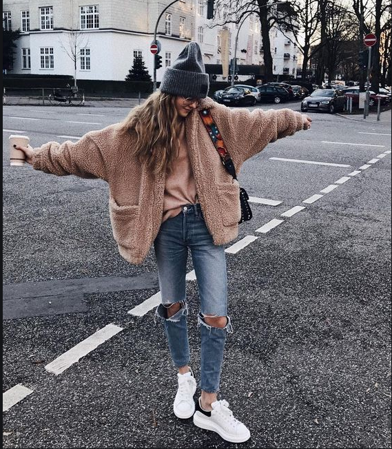 15 Comfy Looks With Oversized Sweaters For Winter - Styleoholic