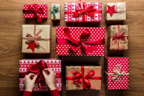 https://www.countryliving.com/diy-crafts/how-to/g900/how-to-wrap-a-gift/
